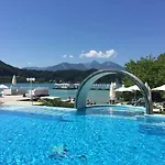Amerika-holzer & Otel
